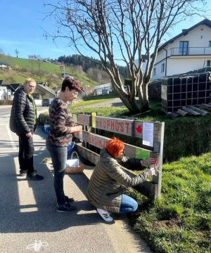 Velikonočna dekoracija ob cesti na Brdinjah (4)